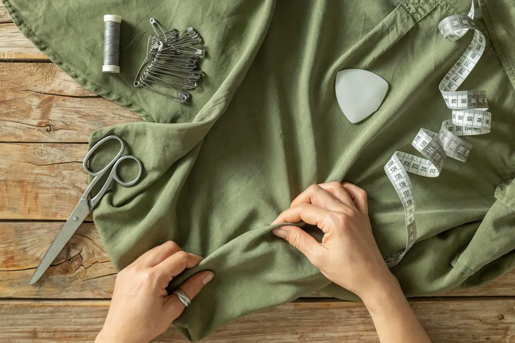 close-up-hands-holding-fabric-1-1024x683